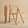 Chaise pliante en bois naturel avec assise en rotin tresse style viennois, pratique pour salle a manger ou interieur compact